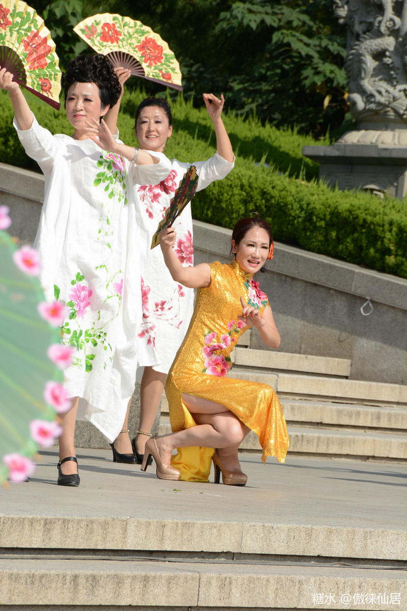 泰安市天地广场上演千人旗袍秀(上集)